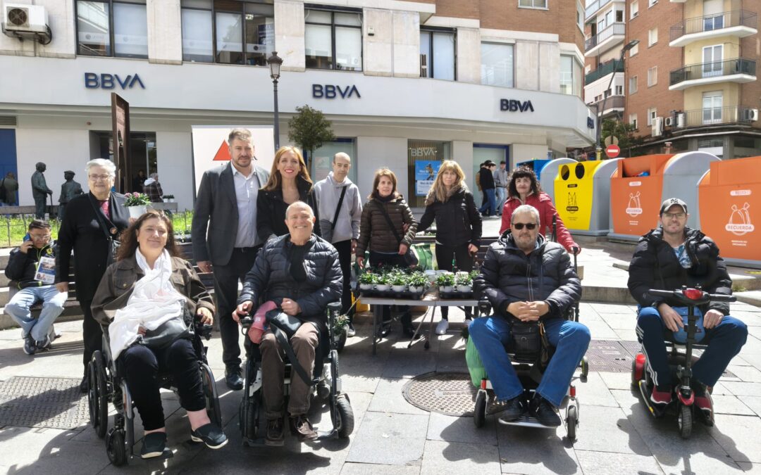 Alcorcón se vuelca con la campaña “Una Flor por la EM”.